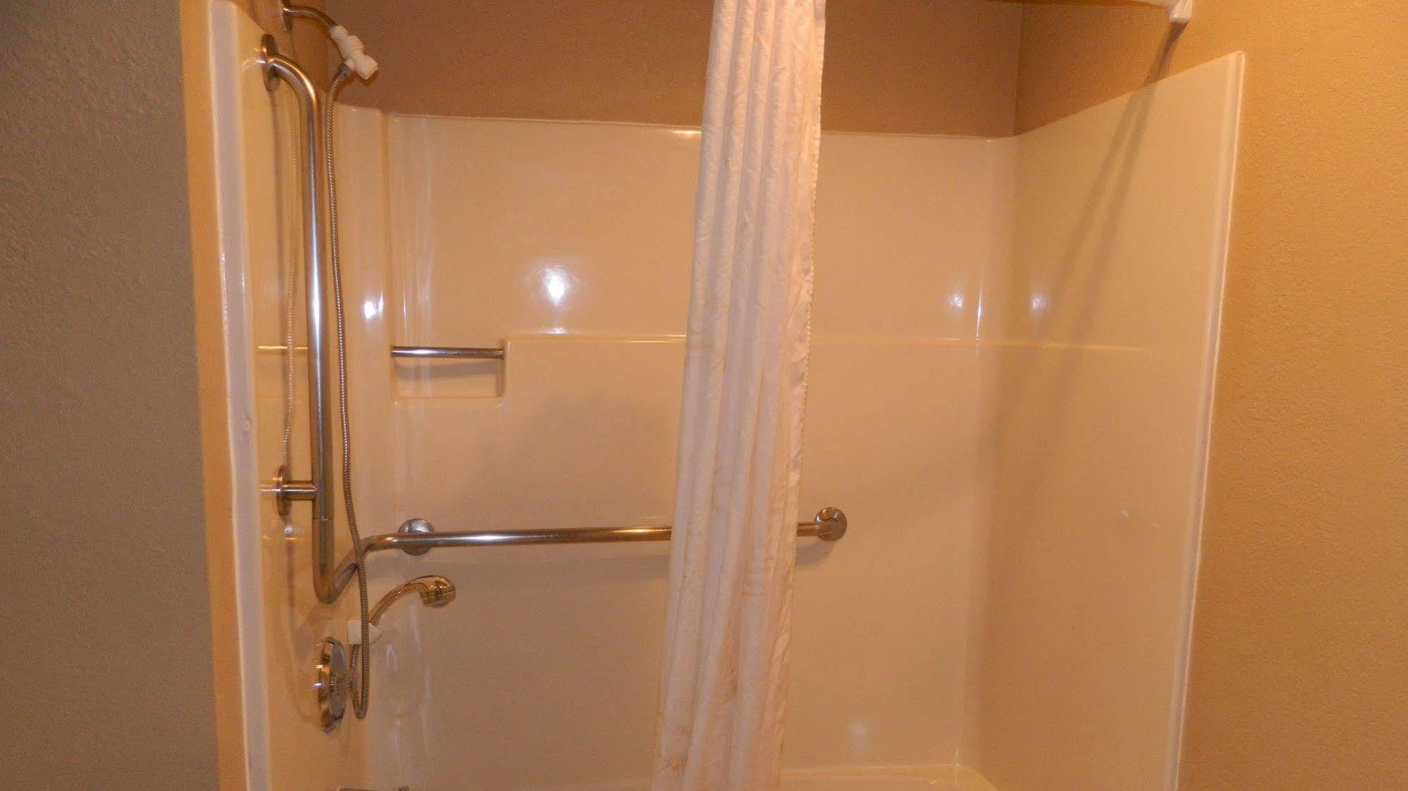 Oyo Hotel Spokane North エクステリア 写真